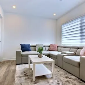  Holiday home 5 Mins To The Falls Brand New