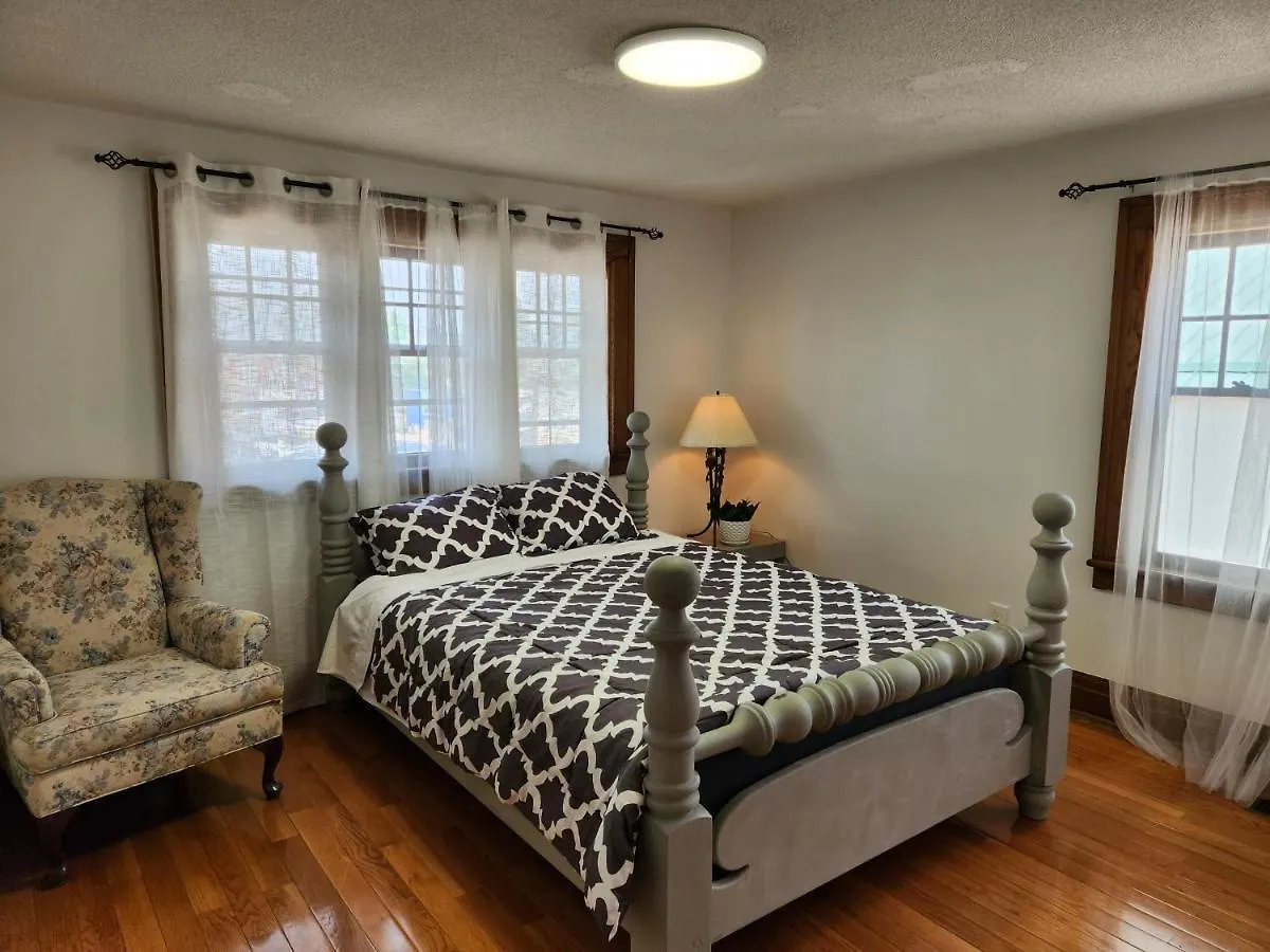 Holiday home Classic Home Niagara Falls